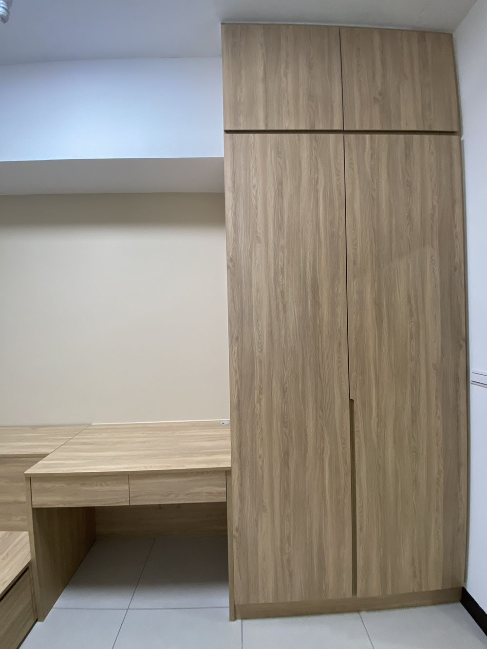 林口案場木皮透明漆施工、牆面跳色施工