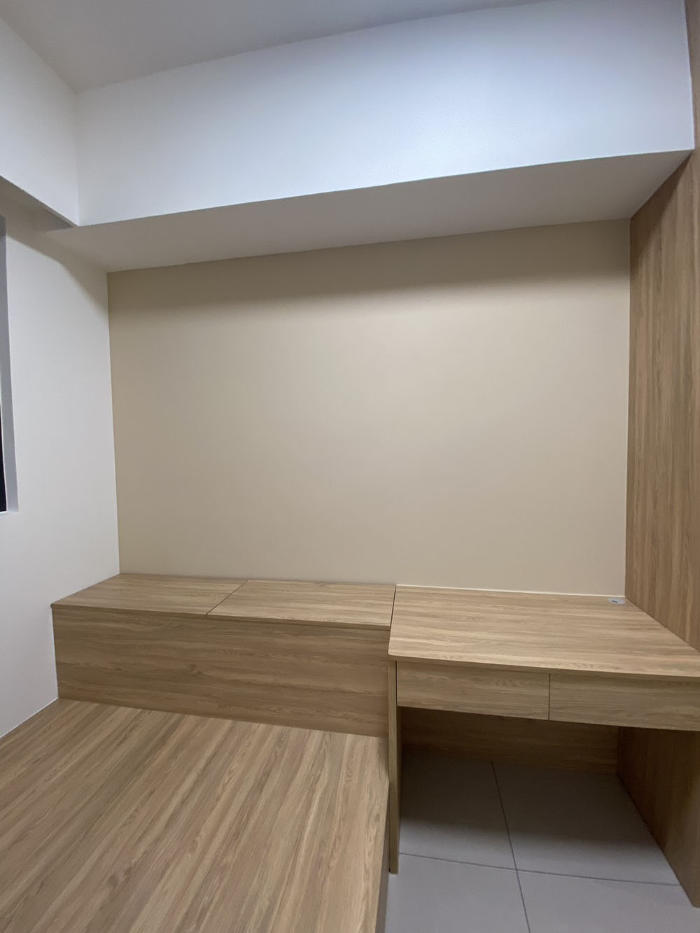 林口案場木皮透明漆施工、牆面跳色施工