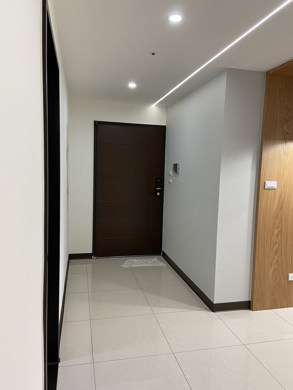 林口案場木皮透明漆施工、牆面跳色施工